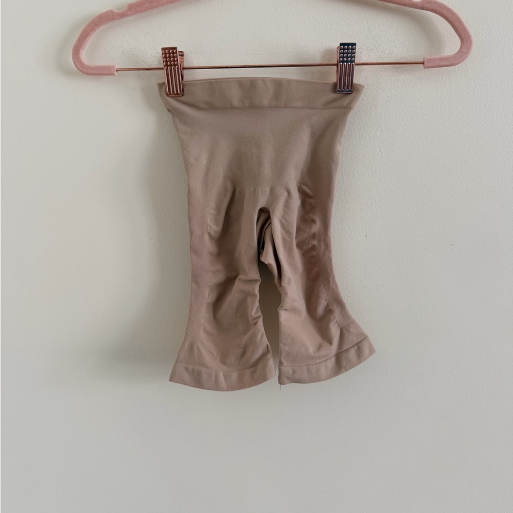 SKIMS Women's Tan Shapewear Shorts